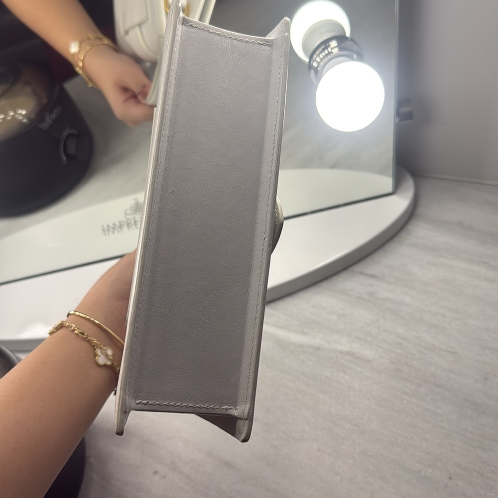 Jacquemus Chic White Bag with Gold Detail - Picture 11 of 16